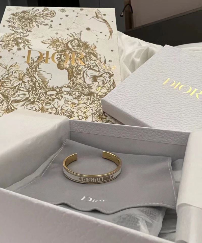 chr1st1an D10r bracelets